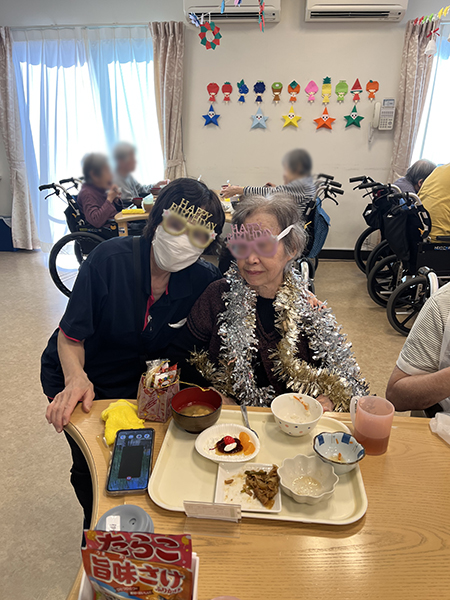 8月から12月生まれの方の誕生会をしました