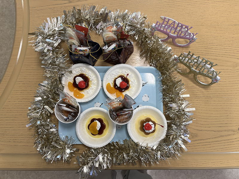 8月から12月生まれの方の誕生会をしました