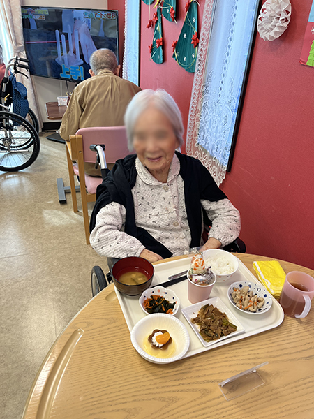 8月から12月生まれの方の誕生会をしました