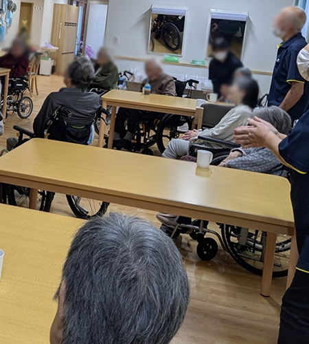 歌の会をしました🎤＆看板つきました。