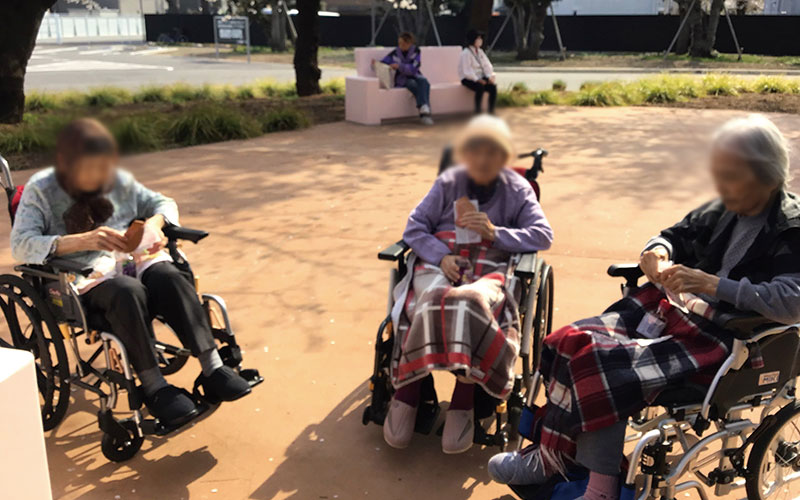 1号棟お花見に行きました。