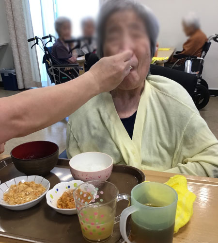 お誕生会を開催しました