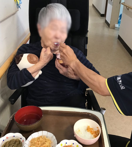お誕生会を開催しました